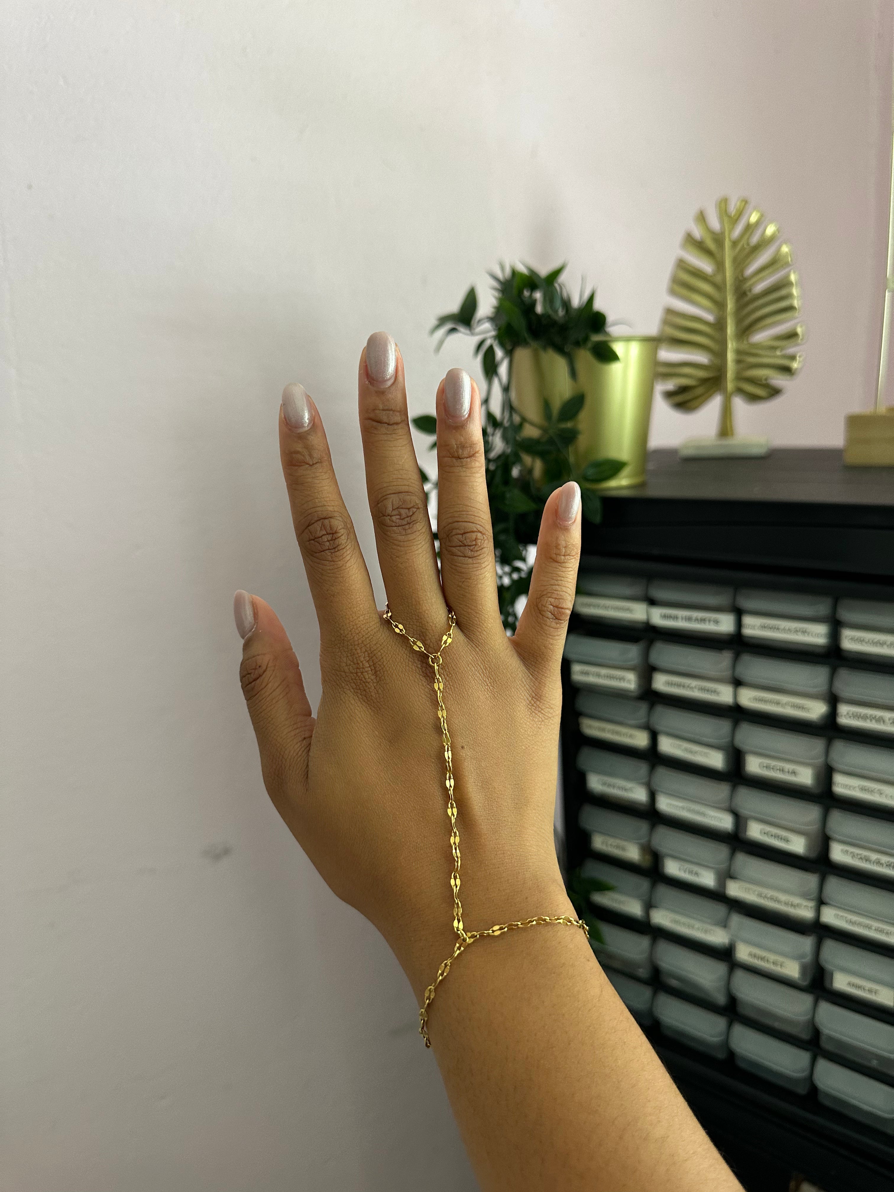 Lucia Li Hand Chain