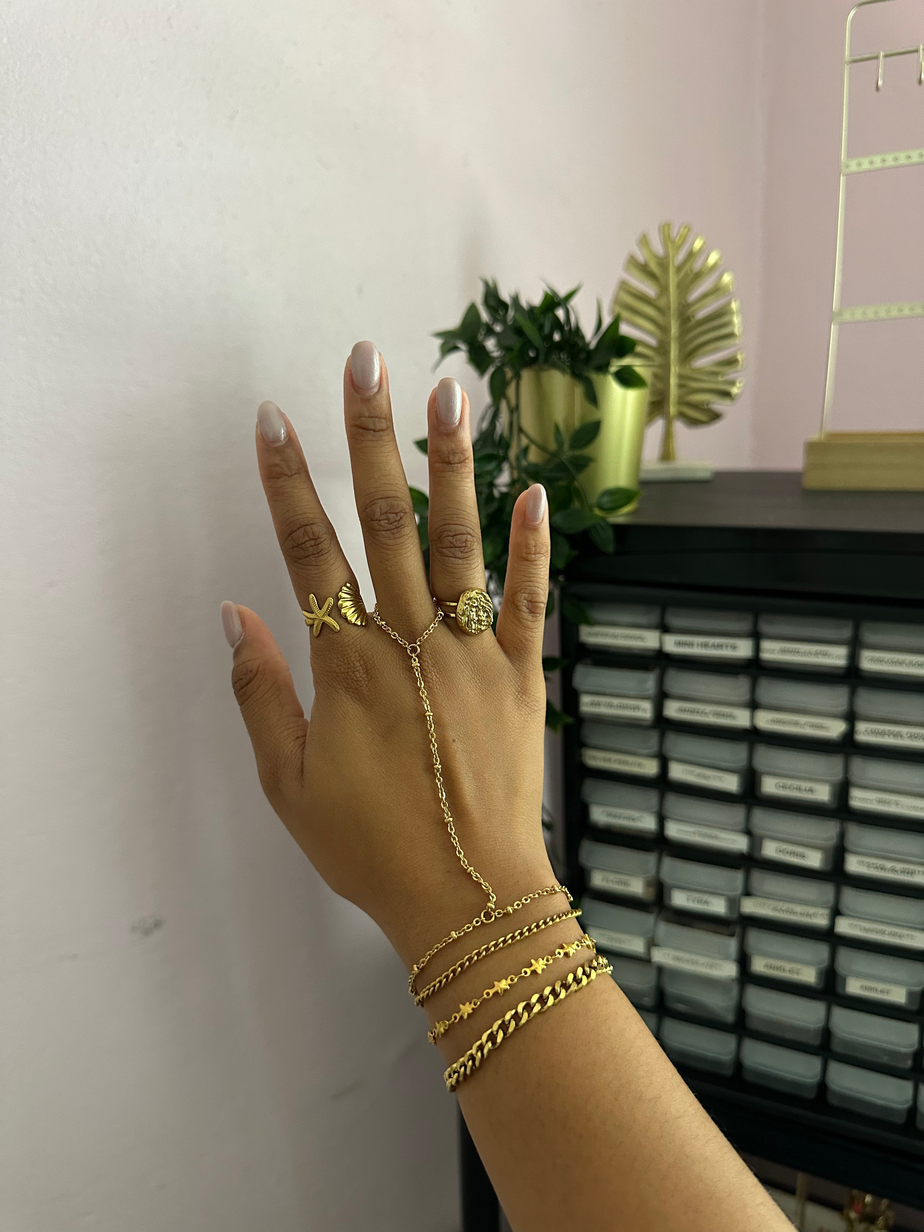 Laia Hand Chain